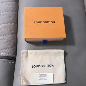 Louis Vuitton Small box & dust bag